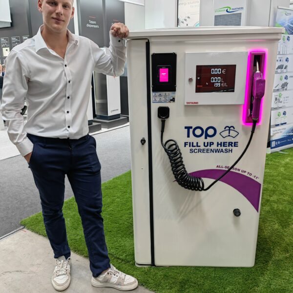 Контейнер с диспенсером для продажи омывающей жидкости